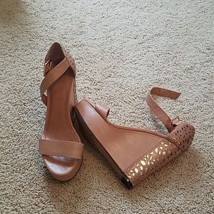 Vince Camuto nude wedges